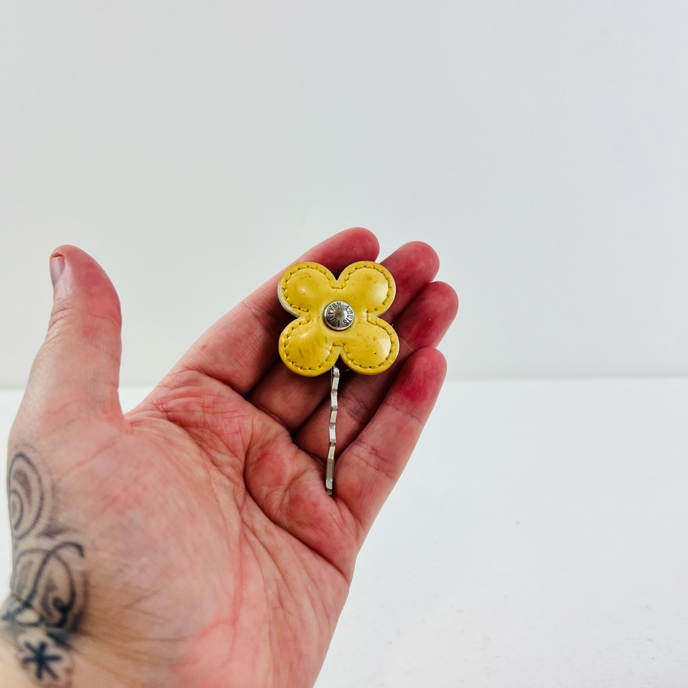 Louis Vuitton 00’s Y2K Yellow Patent Leather Floral Logo Studded Hair Clip - Picture 12 of 14